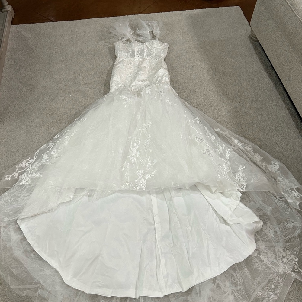 New never worn wedding dress